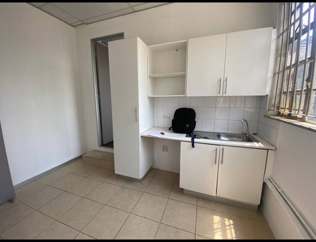 204M² OFFICE TO LET IN INDUSTRIA